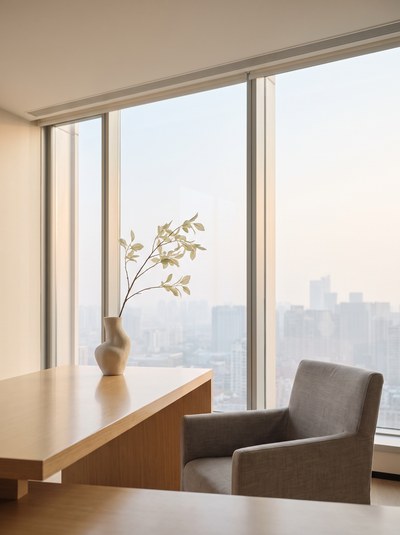 Office / Professional — Clean even daylight through office glass.